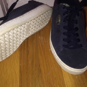 Navy blue pumas